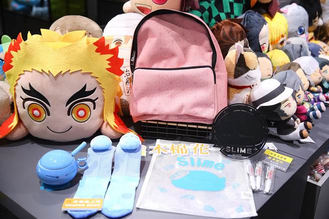 木棉花就打造了全新概念门市「银河指挥部」，开幕日将推出新品「《鬼灭之刃》日系羽织-富冈义勇款」、「《关于我转生变成史莱姆这檔事II》剪影夜灯」等多款热门IP新品。（新娱乐动漫特区提供）