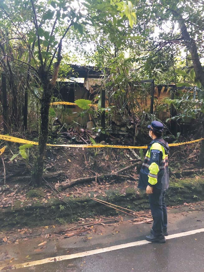 施家三弟与少年堂弟联手打死二哥，弃尸在住家附近的废弃铁皮屋内。（王扬杰翻摄）