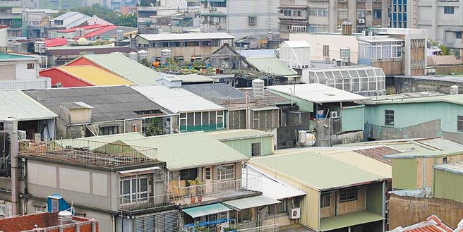 今年受疫情影响下，不仅建商个案延推，民眾也延后看屋，在防疫警戒降级下，鬼月看屋人数不减反增，但专家提醒这个月中还是有些须留意事项。（本报资料照片）