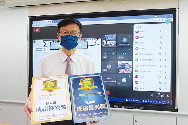 新北市育局长张明文13日在线上表扬参与「阅读教育4.0」表现优异学校。（陈慰慈摄）