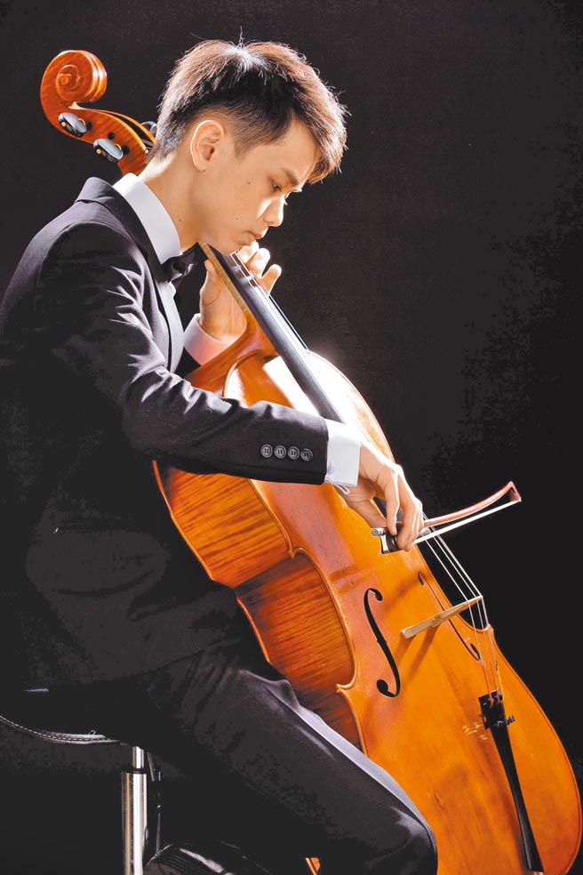 主修大提琴的林恩俊是二度获奖，他说，「不管多辛苦，至少是做有热情且喜欢的事。」（奇美博物馆提供／曹婷婷台南传真）