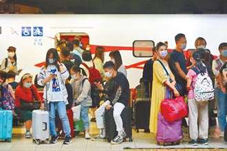 疫緩返鄉熱 雙鐵中秋加班疏運