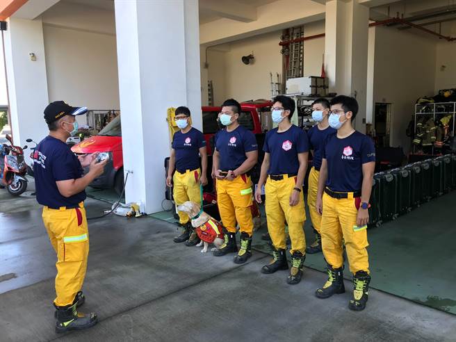 台南市消防局特搜队员完成整备，待命赴海地协助救灾。（台南市消防局提供／曹婷婷台南传真）