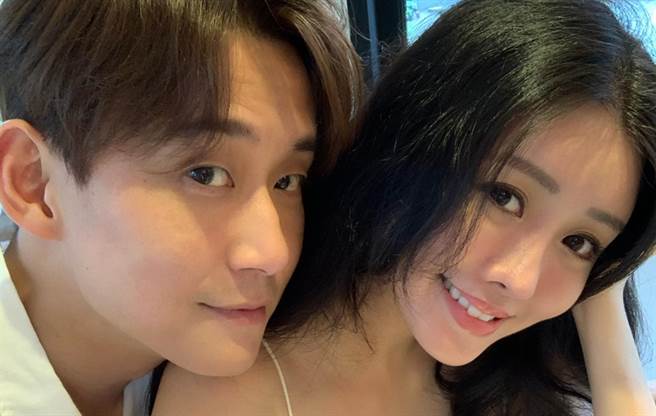 赖琳恩和丈夫陈乃荣爱情长跑到结婚，感情非常甜。（图／FB@赖琳恩）