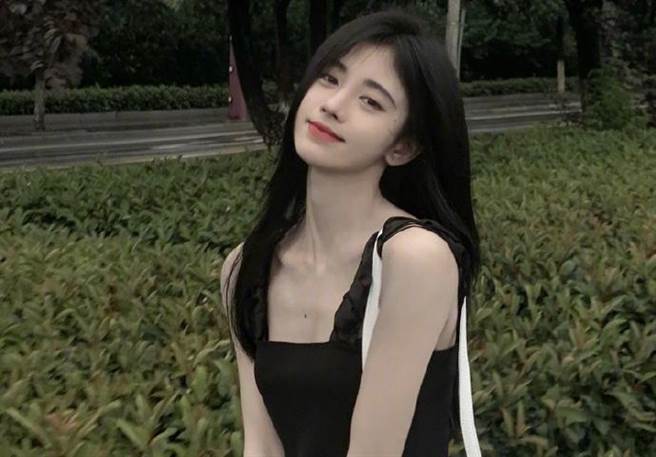 鞠婧禕因為零死角的精緻外型被日本媒體封為「4000年一遇美女」。(圖/翻攝自鞠婧禕微博)