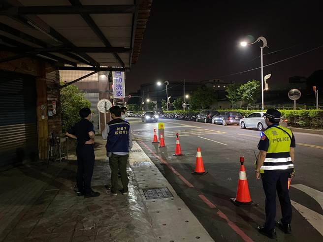 新北警除加強交通違規取締外，更結合監理站及環保局實施聯合稽查，擴大防處青少年改裝車輛。（新北交大提供）