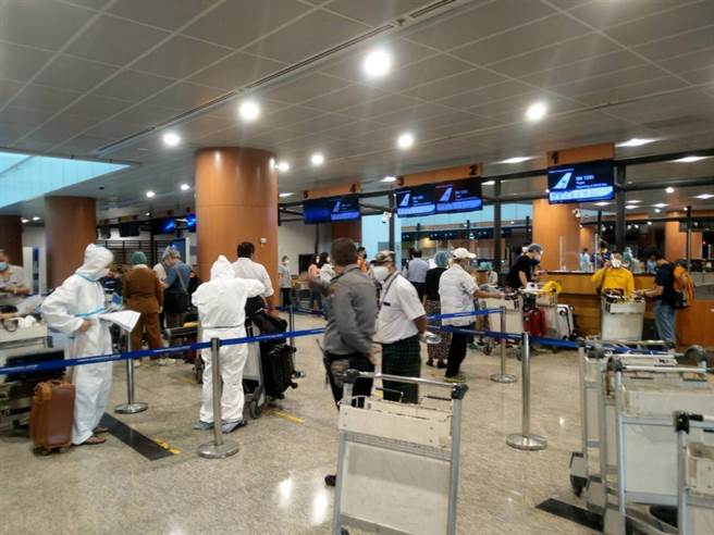 緬甸疫情嚴峻，79名台商今搭包機返台。駐緬甸代表處提供