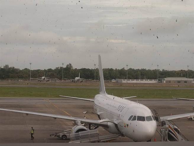 緬甸疫情嚴峻，79名台商今搭包機返台。駐美代表處提供