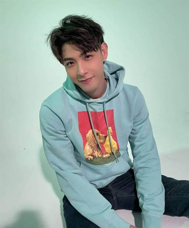 晨翔下半年戏剧、音乐都将推出新作品。（摘自连晨翔IG）