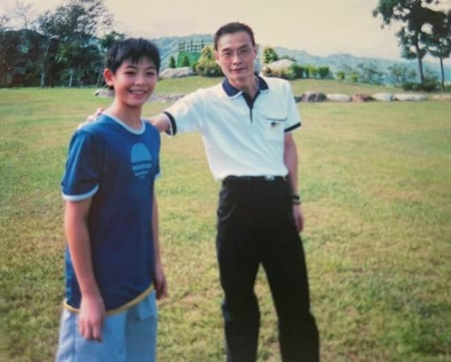 晨翔（左）从小就崇拜爸爸。（摘自连晨翔IG）