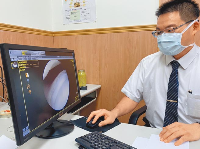 花莲慈济医院运动医学中心主任刘冠麟以自己的患者，说明若伤处注射从身体里抽出来的血小板、骨髓干细胞或脂肪干细胞，能加速该处分泌生长因子，减少伤口癒合时间。