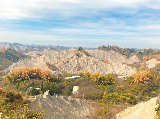 坐拥月世界地景的台南市龙崎区，目前有牛埔里等4里初步被画入西拉雅国家风景区的范围内。（本报资料照片）