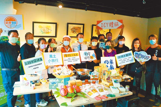 屏東縣枋寮鄉在疫情間孕育出在地團結大品牌「枋寮940」，業者們不再單打獨鬥，而是學會藉由組織行銷的力量，一同為枋寮觀光打出新口碑。（謝佳潾攝）