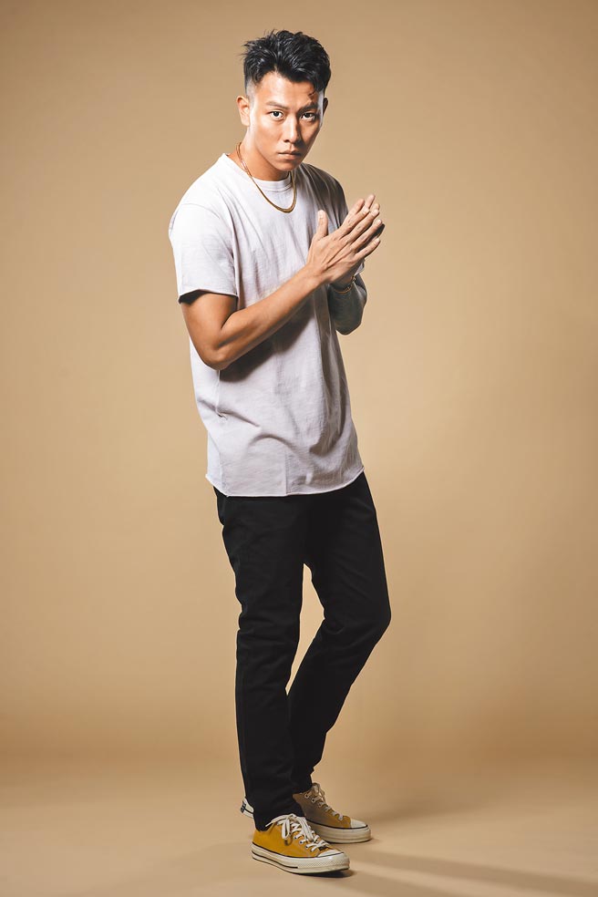 瘦子推出个人首张专辑，获得好评，入围金曲歌王等大奖。（本色音乐提供）