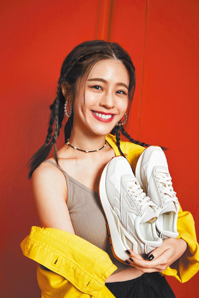 歌手张语哝诠释Reebok CL Legacy AZ 系列。（Reebok提供）