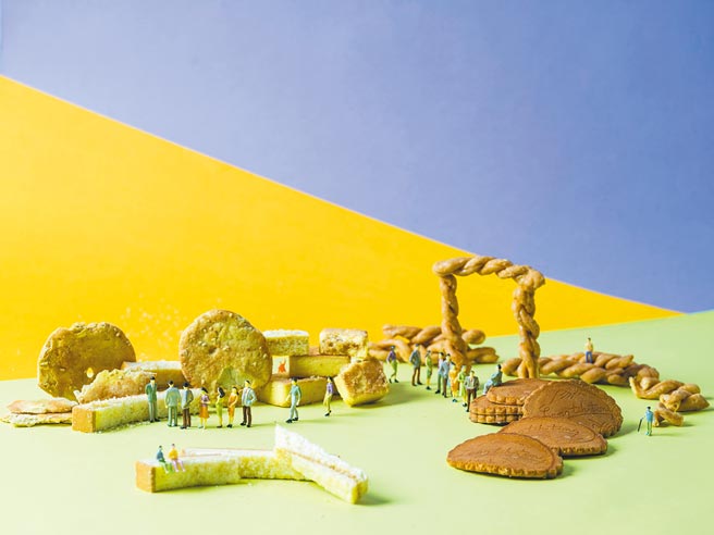 HOLA中秋礼盒可透过实体门市、网购、HOLA Line官方帐号购买。（HOLA提供）