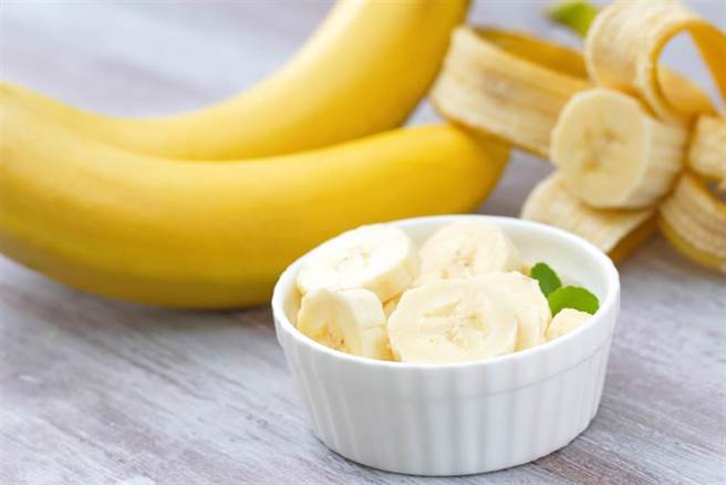長黑斑的香蕉能抗癌？學會保存高招，放更久不軟爛。(示意圖/Shutterstock)