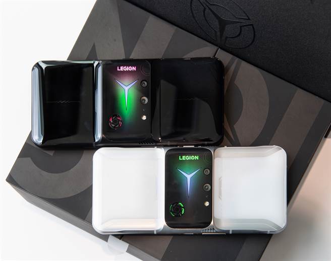 Legion Phone Duel 2推出「暴風白」、「旋風黑」兩種顏色， 16G+256G版本建議售價 NT27,990元、16G+512G版本NT30,990元。（Lenovo提供／黃慧雯台北傳真）