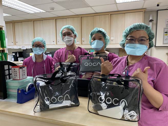 臺北荣总运用智慧云端隔离照顾系统，提供每位住院病人一组智慧照护包，内含平板电脑、耳温枪、血压计及血氧仪各一台，护理师会教导病人使用。(图/臺北荣总提供)