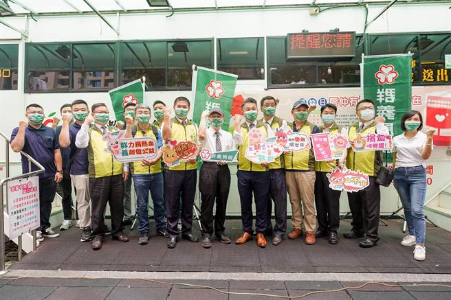 连续第七年举办的全国房仲日，台中地区的捐血活动已于15日开跑，一整天活动下来已募得1551袋热血，成果丰硕。（台中市不动产仲介经纪商业同业公会提供／卢金足台中传真）