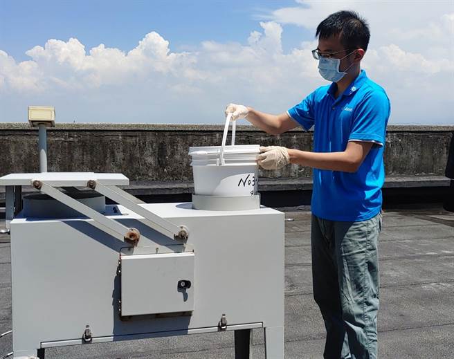 桃园中坜遭环保署点名酸雨问题严重，对此桃园市环保局喊冤，今年中坜测站雨水pH值为5.52，数据显示已无酸雨。（桃园市环保局提供／陈梦茹桃园传真）