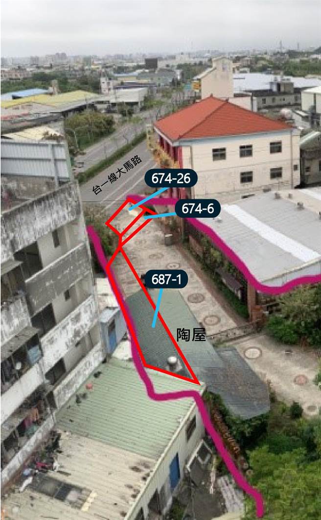 竹南蛇窑遭苗栗县文资审议会决议缩减土地，就位在蛇窑大门通道。（竹南蛇窑提供／谢明俊苗栗传真）