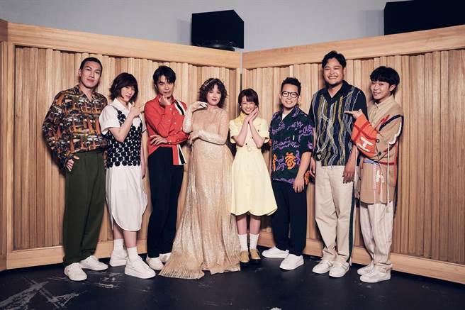 鱼丁纟〈蜂蜜人蔘〉MV，邀来苗可丽、陈姸霏演出。（环球音乐提供）