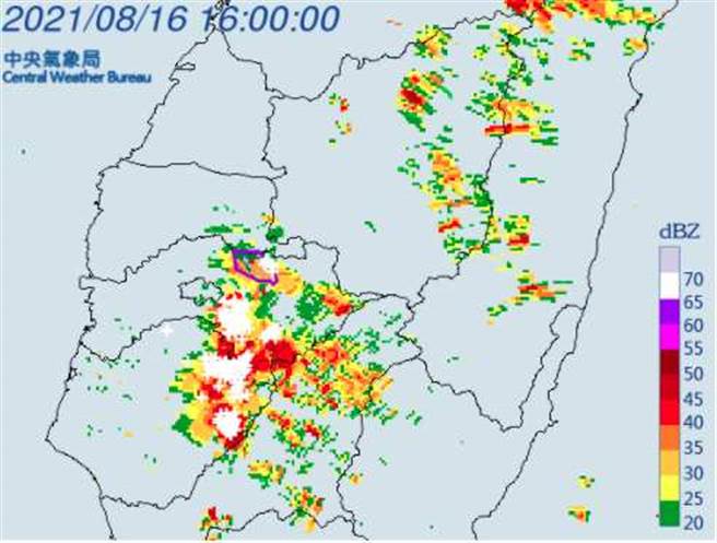 嘉義縣升級豪雨，並發布災防告警訊息，大雷雨將持續到下午5點。(翻攝自氣象局)