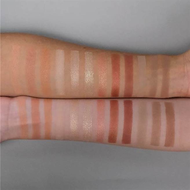 Poppy21罌粟狂想一手掌握多用粉彩盘手部试色。（图／品牌提供）