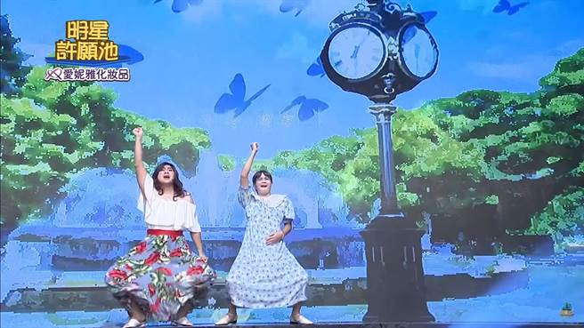 孫協志（右）和王仁甫在《明星許願池》中「男扮女裝」。（民視提供）