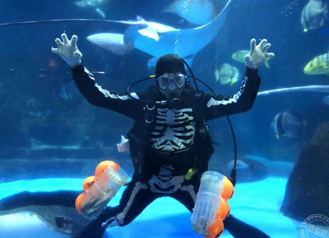 遠雄海洋公園集氣找「加零」 同音免費入園，抓鬼抽住宿券。(圖/旅遊經提供)