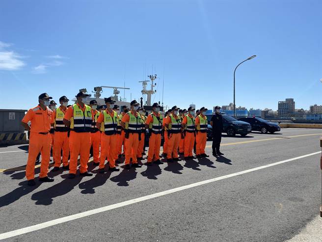 大陆伏季休渔期解禁，澎湖岸巡海巡威力扫荡展决心。（海巡署提供／陈可文澎湖传真）