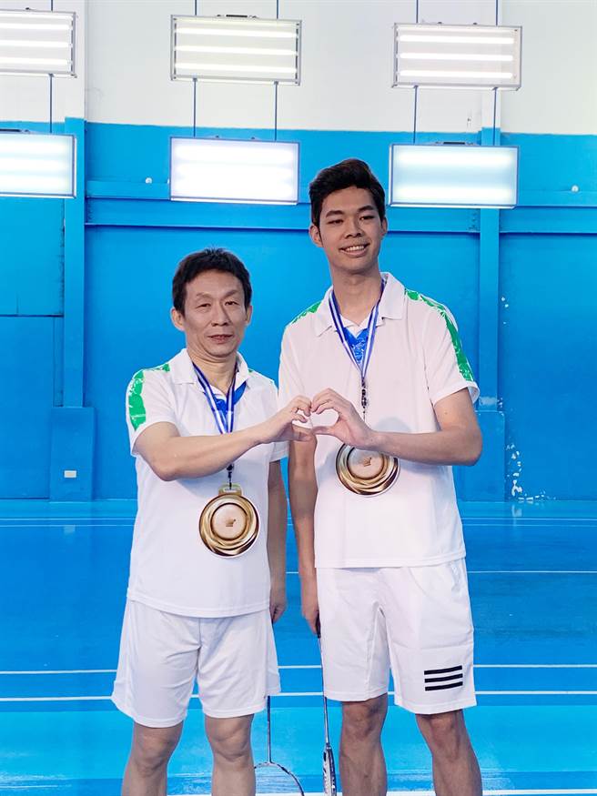 郭子乾、陳大天巧扮麟洋配，並搭配樂天女孩，直播行銷台東 。（台東縣政府提供）