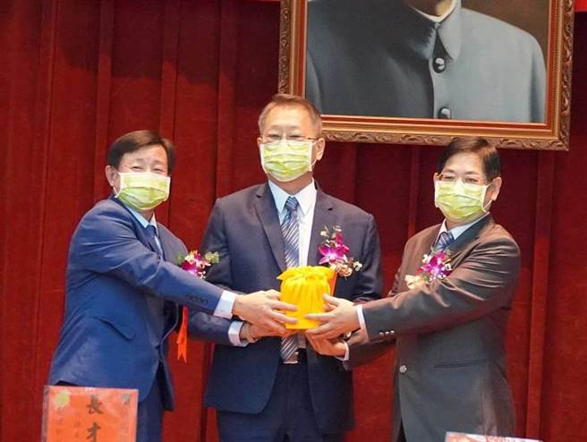 台东邮局今天举行局长交接典礼。（台东邮局提供）