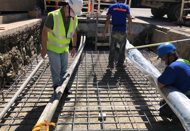 新北市中和区员山路514巷内下水道顶板及箱涵有结构性损坏，区公所于7月中进行顶板强固工程，8月16日完工启用。（中和区公所提供／叶书宏新北传真）