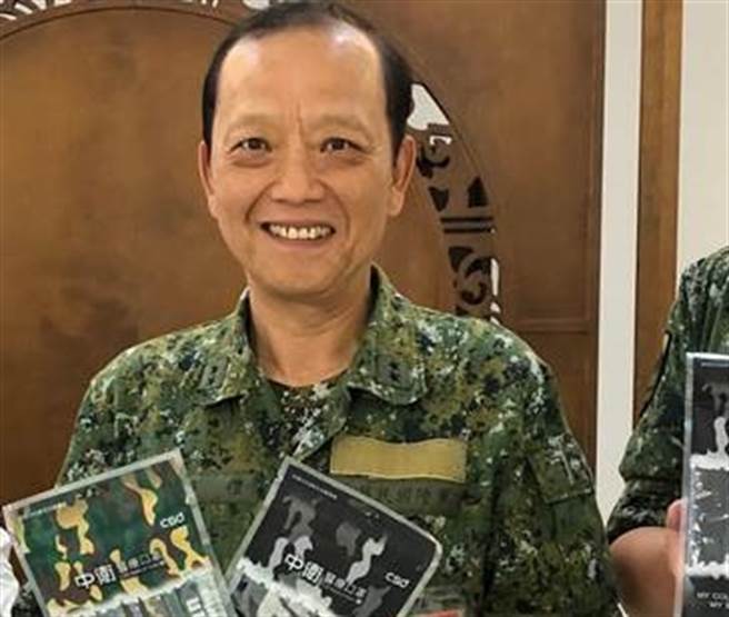 离谱，副参谋总长王兴礼出访返国遭爆查获超带7条香菸，国防部回应了。(中时资料库)