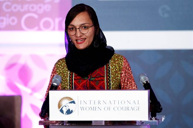 据传塔利班已经开始挨家挨户清算，阿富汗首位女市长嘉法里（Zarifa Ghafari）绝望表示：「我坐着等他们来杀我。」（资料照／美联社）