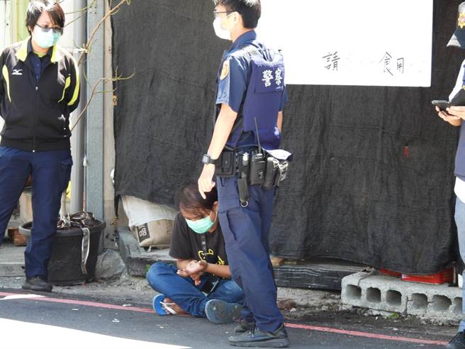 据悉，张姓药头车辆中共3人，张嫌目前受伤送医，2人则被警方带回警局侦讯，后续警方侦办中。（罗亦晽摄）