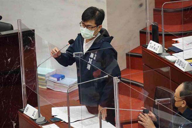 针对高市府将推出的「高雄劵」面额，高雄市长陈其迈表示，会用小面额方式规画，对于业者较为方便。（柯宗纬摄）