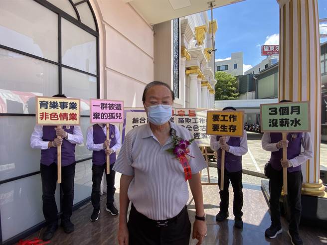 台南市育乐事业商业权益促进会理事长曾正义为业者发声。（曹婷婷摄）