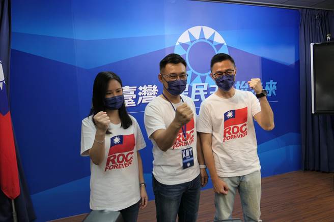 江启臣竞选连人发言人团队出炉，由文传会副主委郑照新担任总发言人，邀请有「松山刘德华」之称的青年部副主任詹为元、国际部专员吴亮仪担任发言人。（赵婉淳摄）