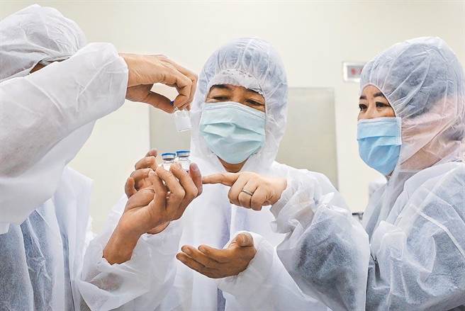 圖為賴清德先前參訪聯亞生技。（總統府提供）