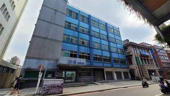 新北市淡水舊公所位處淡水老街精華地段，市府決議收回規畫成「老、中、青」都能使用的大樓，新北市議員鄭宇恩指出，大樓三樓的運動館不符地方期待，財政局回應，將與地方協商。(鄭宇恩服務處提供／戴上容新北傳真)