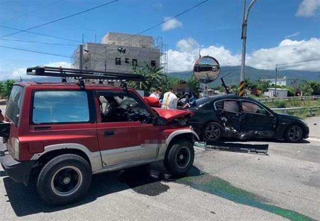 台東市太原路與成都北路口17日中午發生2車相撞意外。（民眾提供／蔡旻妤台東傳真）