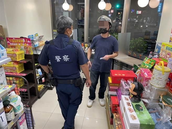 警方告知陈男钟点情人根本不会出现，诈骗集团惯用援交买游戏点数手法诈骗宅男。（翻摄照片／石秀华高雄传真）