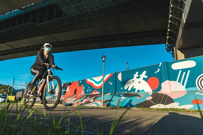 北市堤壁奇幻新作亮相，就在河双21河滨公园。（台北市水利处提供／张立勋台北传真）