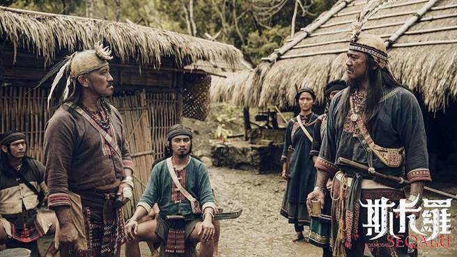 《斯卡罗》中饰演斯卡罗大股头「卓杞笃」的查马克‧法拉屋乐（右一），因精湛演进让观眾印象深刻。（公视提供／林和生屏东传真）