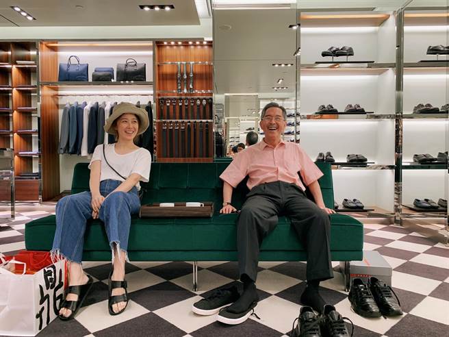 李维维日前在脸书透露爸爸过世的消息。（摘自脸书）