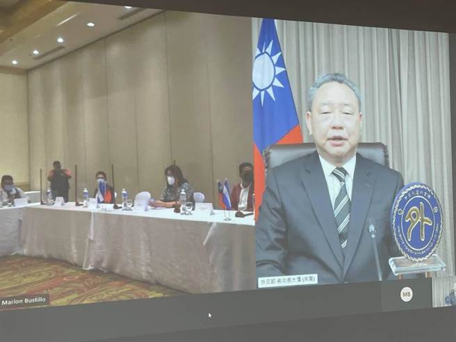 外交部次长俞大㵢接受宏都拉斯媒体视讯联合访问。（外交部提供）