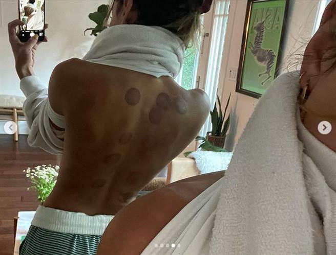 汪可盈自拍脱衣裸背照，让粉丝看了超惊喜。(图/ 摘自汪可盈IG)